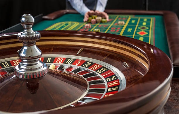 Texas Hold'em Bonus live dealer table on panengg slot showing community cards and player decision points